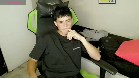 Snapshot of elii_797 chatting on 11/25/25, 07:25 bby-santy online show from 11/25/25, 07:25