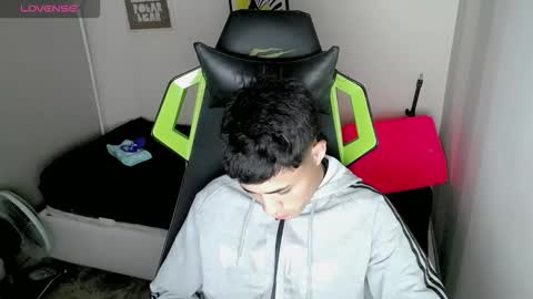 Snapshot of elii_797 chatting on 11/26/25, 07:59 bby-santy online show from 11/26/25, 07:59