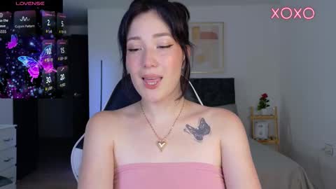 eliiih_ online show from 10/31/25, 03:18