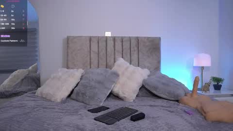 E L I I Z A B E T H   online show from 05/27/26, 10:51