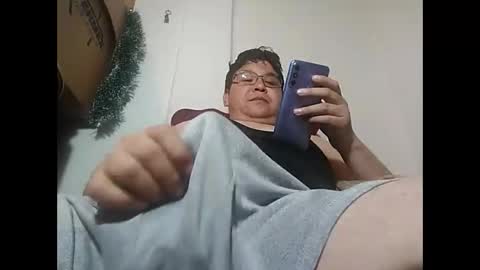 Snapshot of elimposstor chatting on 12/31/24, 11:06 elimposstor online show from 12/31/24, 11:06