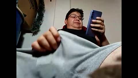 Snapshot of elimposstor chatting on 01/03/25, 12:11 elimposstor online show from 01/03/25, 12:11