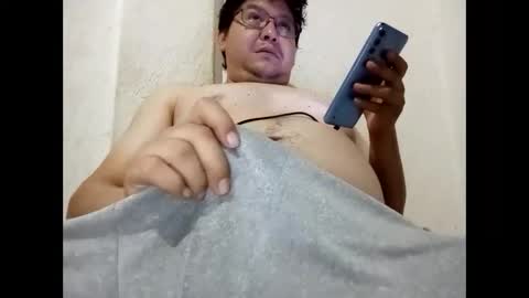 Snapshot of elimposstor chatting on 09/15/25, 01:44 elimposstor online show from 09/15/25, 01:44