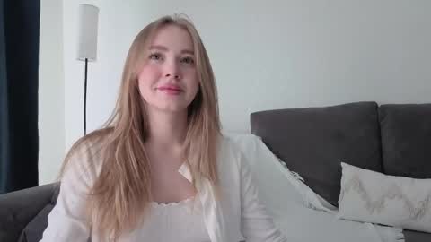 Elna and Tom online show from 05/01/26, 01:54