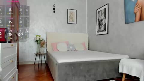 Snapshot of elinamoon_ chatting on 06/23/26, 10:57 Elina online show from 06/23/26, 10:57