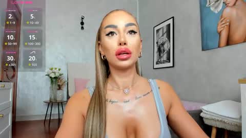 Snapshot of elinamoon_ chatting on 06/29/26, 06:19 Elina online show from 06/29/26, 06:19
