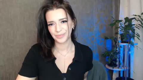 Snapshot of elinapretty chatting on 04/17/26, 11:52 Elina online show from 04/17/26, 11:52