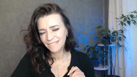 Snapshot of elinapretty chatting on 05/27/26, 01:57 Elina online show from 05/27/26, 01:57