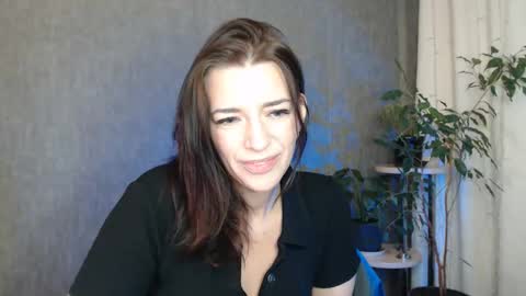 Snapshot of elinapretty chatting on 06/04/26, 10:49 Elina online show from 06/04/26, 10:49