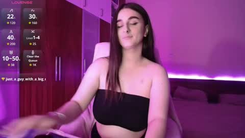 Snapshot of elinarossi chatting on 04/20/26, 06:53 Elina Rossi online show from 04/20/26, 06:53