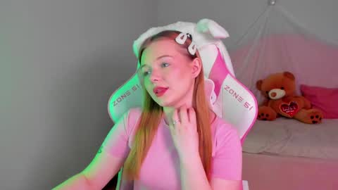 elinavale online show from 04/22/26, 05:47