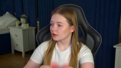 Snapshot of elinavale chatting on 05/20/26, 05:08 elinavale online show from 05/20/26, 05:08