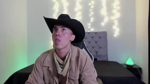 Snapshot of elio_dicaprio chatting on 11/03/25, 10:42 elio_dicaprio online show from 11/03/25, 10:42