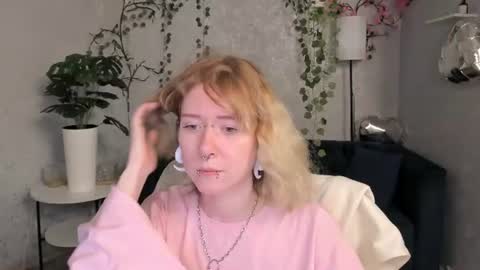 Snapshot of elira_vane chatting on 06/22/26, 03:25 Elira Vane online show from 06/22/26, 03:25