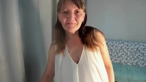 Snapshot of elis_gabbi chatting on 10/21/25, 12:33 Elis online show from 10/21/25, 12:33