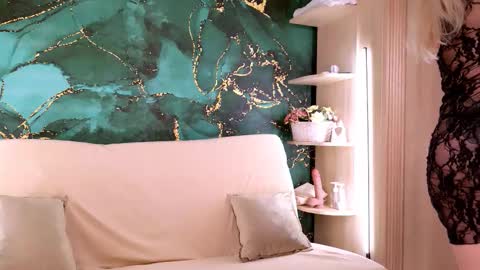 Elizabeth online show from 09/14/25, 06:45