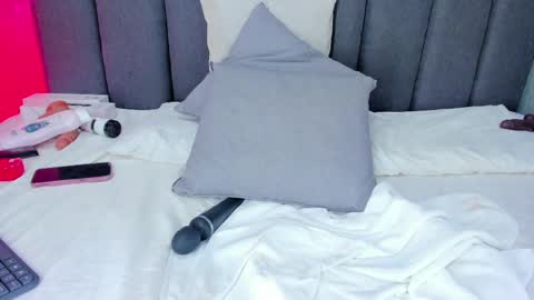 Elisa online show from 03/12/25, 10:39