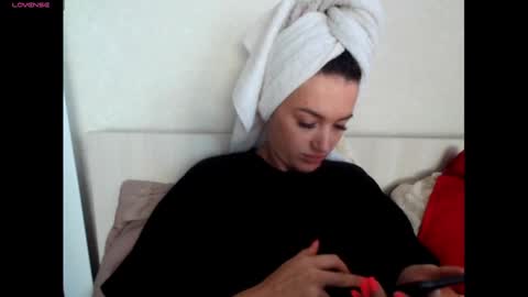 Snapshot of elisa_dove208 chatting on 10/06/25, 07:28 elisa_dove208 online show from 10/06/25, 07:28