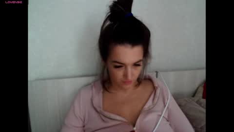 Snapshot of elisa_dove208 chatting on 10/15/25, 05:18 elisa_dove208 online show from 10/15/25, 05:18