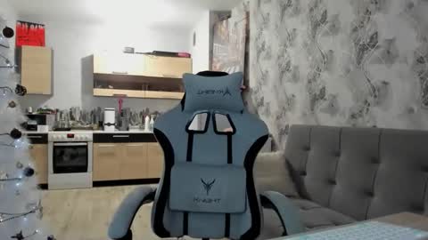 Aletta Oushen online show from 12/23/25, 10:24