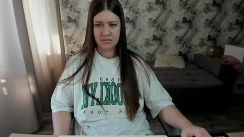 Aletta Oushen online show from 04/08/26, 10:37