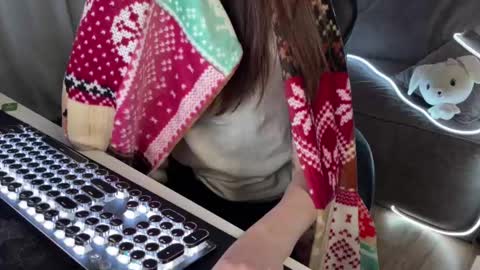 Elisa North online show from 02/02/25, 05:21