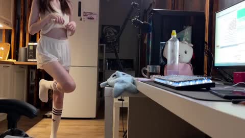 Elisa North online show from 02/03/25, 05:29