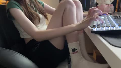 Elisa North online show from 02/04/25, 02:28