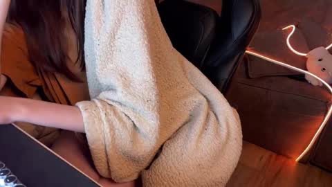 Elisa North online show from 02/19/25, 06:11