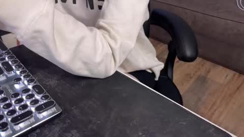 Elisa North online show from 03/01/25, 10:45