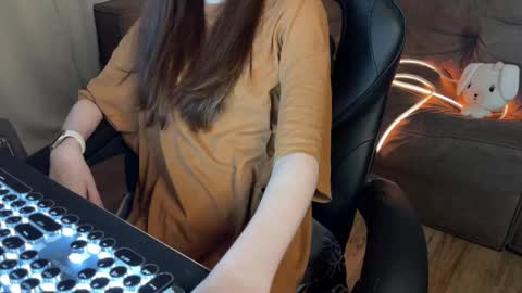 Elisa North online show from 03/11/25, 01:59