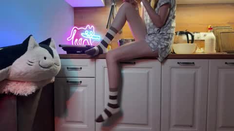 Elisa North online show from 09/19/25, 04:07