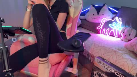 Elisa North online show from 10/03/25, 12:35