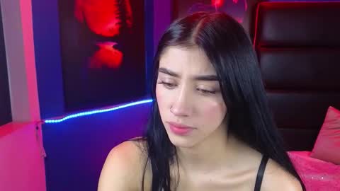 Snapshot of elisa_soul chatting on 09/25/25, 02:43 Elisa Soul online show from 09/25/25, 02:43