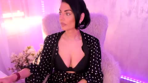 Snapshot of elisabaxter chatting on 04/27/26, 04:10 Maria online show from 04/27/26, 04:10
