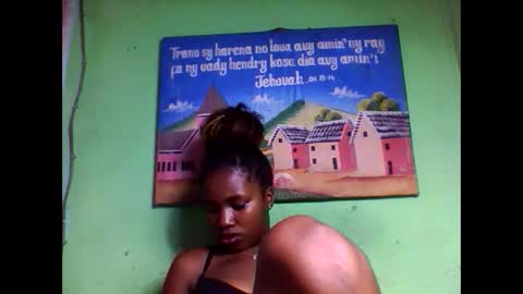 Snapshot of elisabeth2525 chatting on 02/12/25, 12:33 elisabeth2525 online show from 02/12/25, 12:33