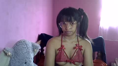 Snapshot of elisah01 chatting on 06/12/26, 05:28 elisah01 online show from 06/12/26, 05:28