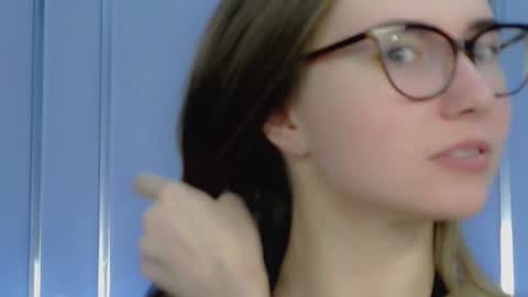 Snapshot of elisaminix_ chatting on 11/28/25, 07:22 Elison online show from 11/28/25, 07:22