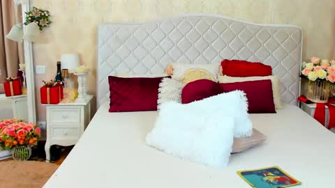 Elissa online show from 12/22/24, 12:50