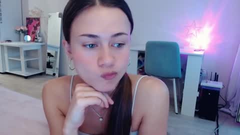 Elis online show from 11/19/25, 04:56