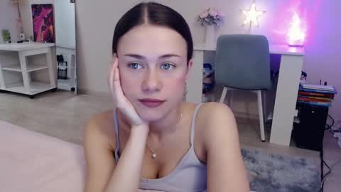 Elis online show from 12/21/25, 05:14