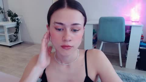 Elis online show from 02/15/26, 05:48