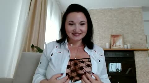 Snapshot of elise_bliss69 chatting on 09/25/25, 01:59 elise_bliss69 online show from 09/25/25, 01:59