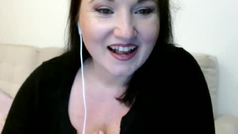 Snapshot of elise_bliss69 chatting on 10/13/25, 07:14 elise_bliss69 online show from 10/13/25, 07:14