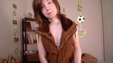 Snapshot of elise_nyx chatting on 06/26/26, 01:04 elise_nyx online show from 06/26/26, 01:04