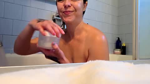 Snapshot of elisehipele chatting on 09/27/25, 01:38 elisehipele online show from 09/27/25, 01:38