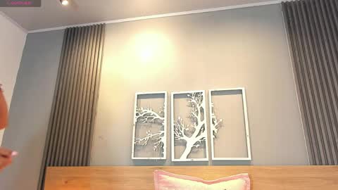 Elise Play Boobs online show from 04/21/26, 06:23