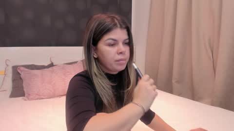 Elly online show from 11/24/25, 08:08