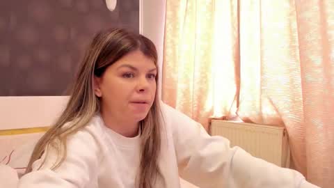 Elly online show from 03/27/26, 10:04