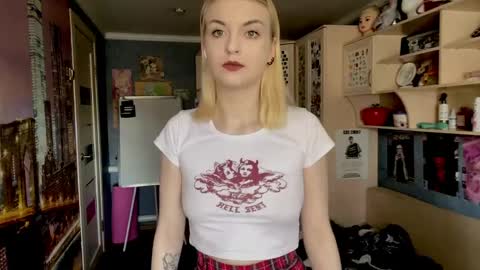 Kate online show from 05/04/26, 10:11